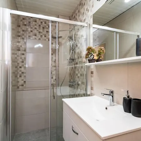 Sunset Apartment *