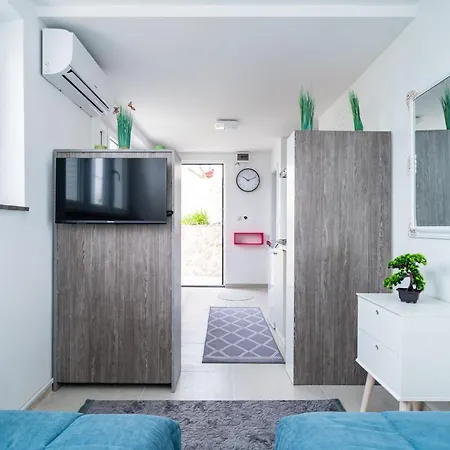 Sunset Apartment *