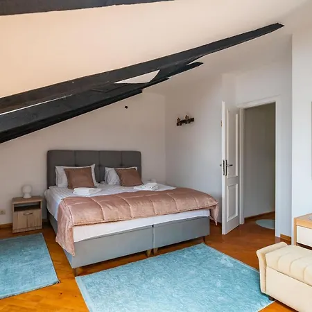 Sunset Apartment *